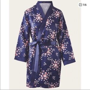 Morgan Lane FabFitFun Midnight Floral Robe